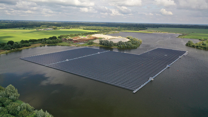 In some cases, guarantees of origin from plants and systems operated by BayWa r.e were used, such as this floating PV plant in the Netherlands. - © BayWa r.e.
