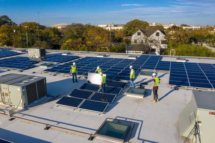 Yotta has the first panel-level energy storage solution that fits perfectly behind any industry standard solar module, neatly integrating into solar PV racking in place of concrete ballast.