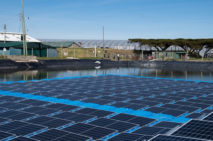 The 69kW PV floating system at Rift Valley Roses  provides multiple benefits. - © Ecoligo
