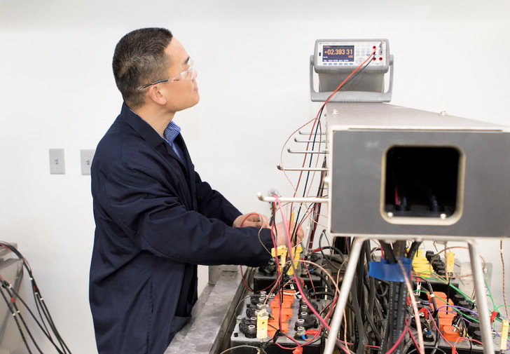 Enqin Gao, Chief Engineer of R&D, observes the voltages of battery cells during the PSoC Cycling test in Hammond Group’s state-of-the-art lead battery lab.