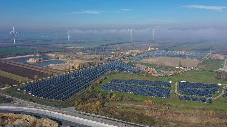 11.5 MW solar park in Schönkirchen-Reyersdorf, north east of Vienna/Austria. - © Lapp

