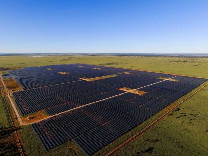 Arising from the South African Government’s Renewable Energy Independent Power Producers Procurement Programme (REIPPPP), Droogfontein Solar Power supplies Eskom with 85,458 MWh per year. - © Inaccess
