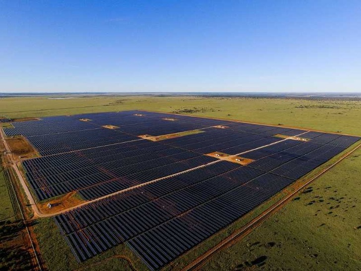 Arising from the South African Government’s Renewable Energy Independent Power Producers Procurement Programme (REIPPPP), Droogfontein Solar Power supplies Eskom with 85,458 MWh per year.