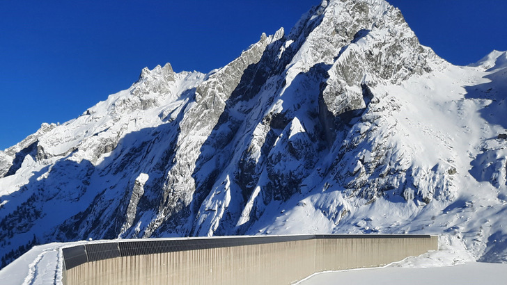 In winter, the almost vertical orientation of the modules is an advantage. The plant delivers half of its yield in the cold months of the year.