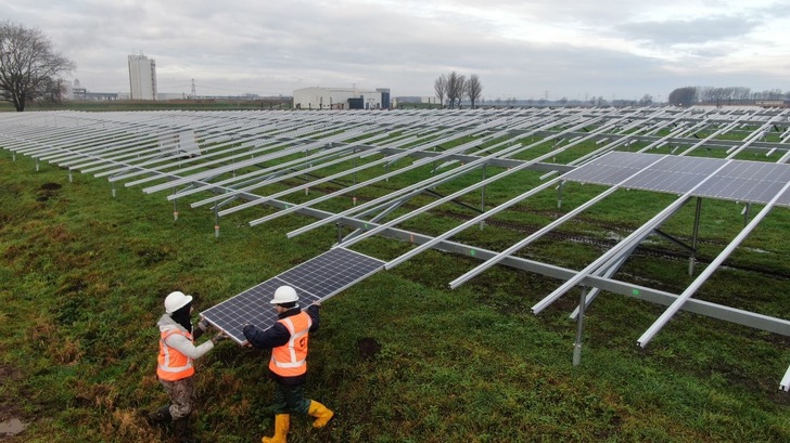 Installation of Longi Hi-MO 4  solar modules at Ter Apelkanaal, Netherlands.