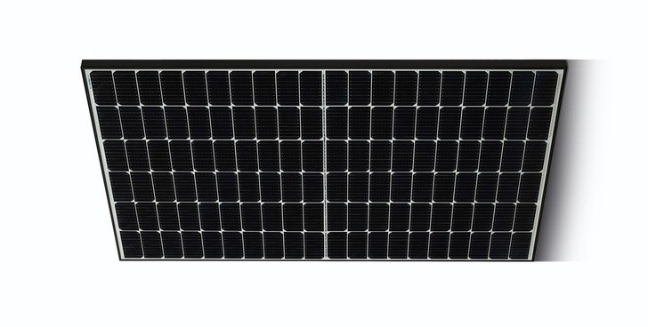 The half-cell modules have a better performance, a lower temperature coefficient and a higher output than conventional modules.