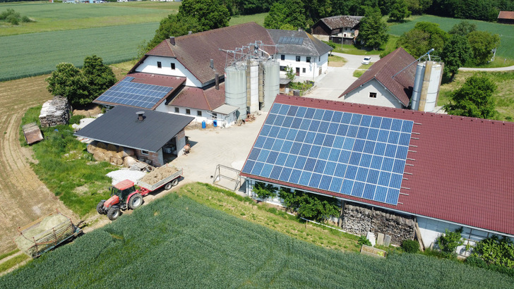 The generators on the roofs of farms are large. This makes it possible to use surplus solar power to heat water.