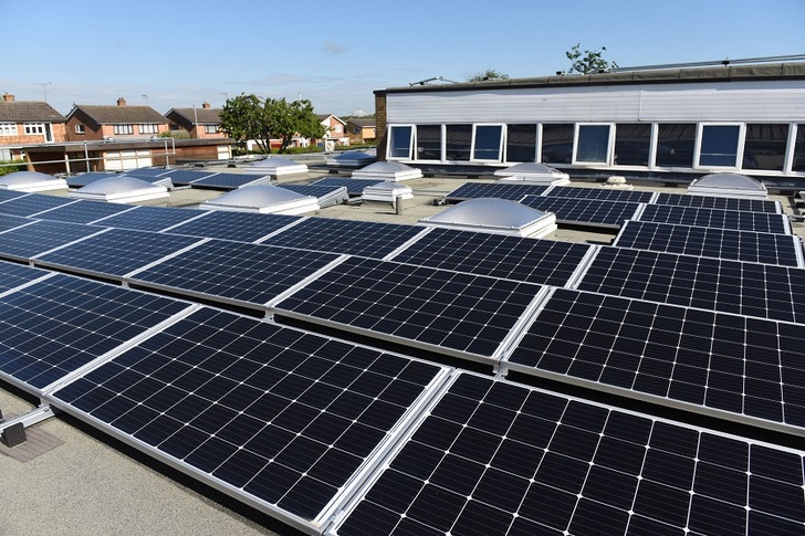 15 primary schools in Essex County/UK were supplied with solar systems. - © Solarwatt
