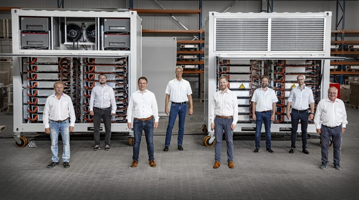 "We use the batteries that are already available in Europe," says Fenecon CEO Feilmeier (3rd from left).