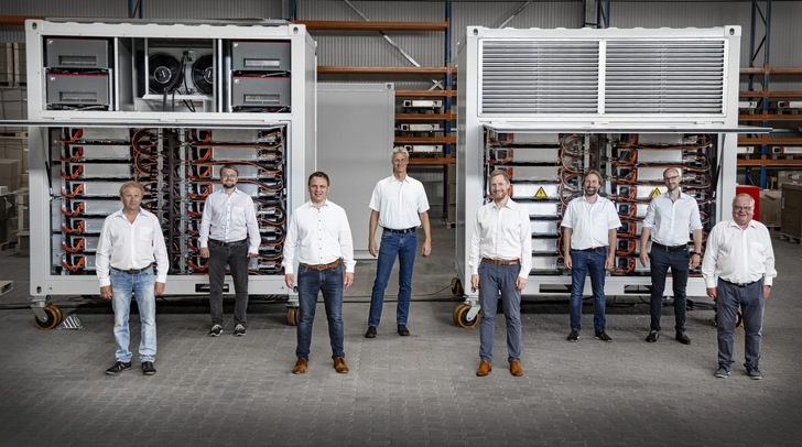 "We use the batteries that are already available in Europe," says Fenecon CEO Feilmeier (3rd from left). - © Fenecon
