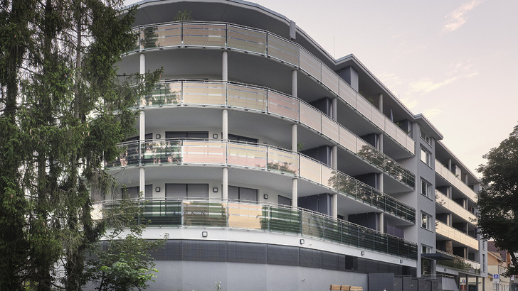 On all four floors, the organic solar glasses form the balustrade of the apartment building in Stuttgart.