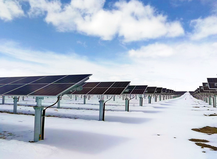 TrinaTracker's Vanguard product adapts to harsh climate conditions including low temperatures, strong wind, heavy snow loads, hailstorms and elevated levels of humidity and corrosion. - © Trina Solar
