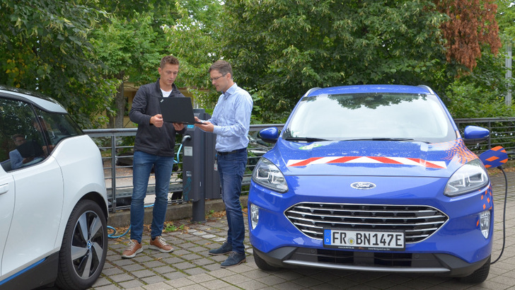 Intelligent charging management not only helps to limit the load on the grid when charging electric vehicles, but also to save on grid expansion.