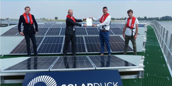The offshore floating PV platform of SolarDuck is designed to handle coastal sea conditions and hurricane-force winds. - © Solarduck
