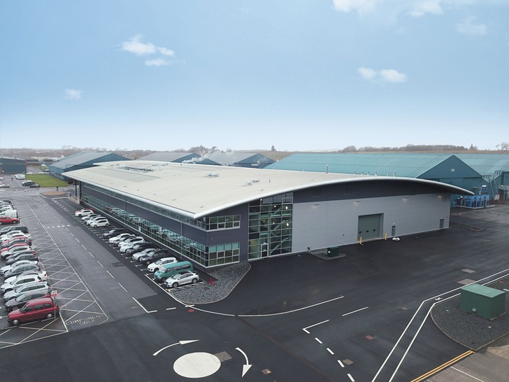 The bonded solution is streamlined to the roof and allows you to read the building form.