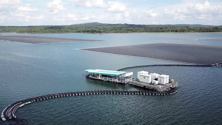 The PV floating plant is located on the surface of a dam in the northeast province of Ubon Ratchathani/Thailand.