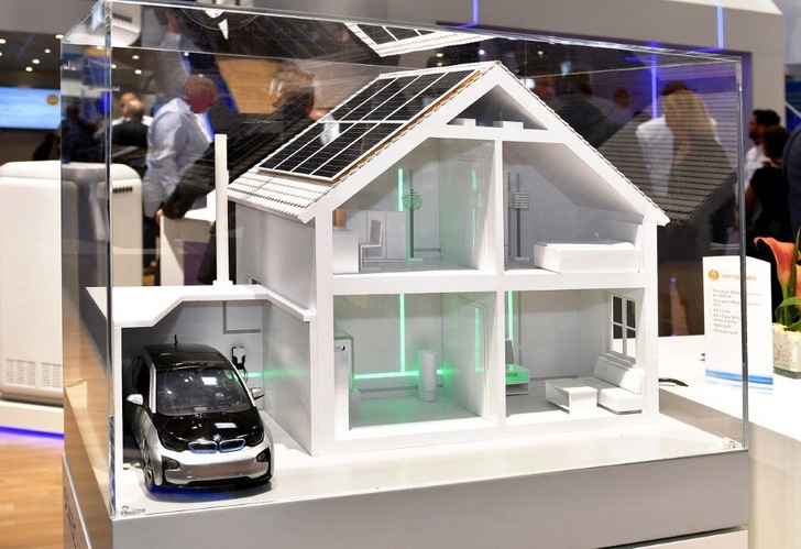 The combination of PV and energy storage technology can be used to optimize the self-consumption of solar energy, for charging electric vehicles, ensuring the uninterruptible power supply and various grid services.