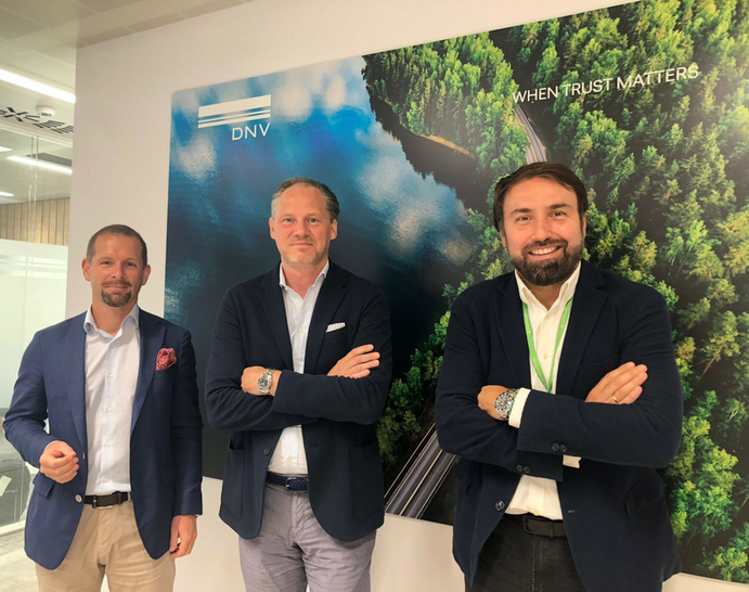 (Left to right) Günter Maier, COO of Alteso; Michael Oberdorfer, CEO of Alteso; Juan Carlos Arévalo, CEO of GreenPowerMonitor - © DNV
