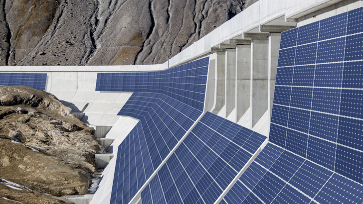 PV plant at Muttsee dam in Switzerland