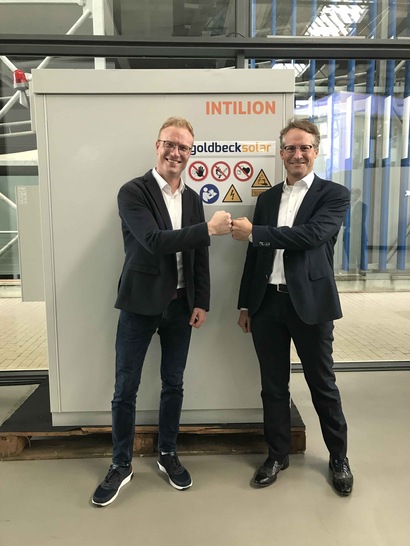 Partners (from left to right): Manuel Schmidt (Business Unit Manager of Intilion GmbH) and Joachim Goldbeck (founder of Goldbeck Solar) want to advance the PV and storage industry together in the future. - © Intilion
