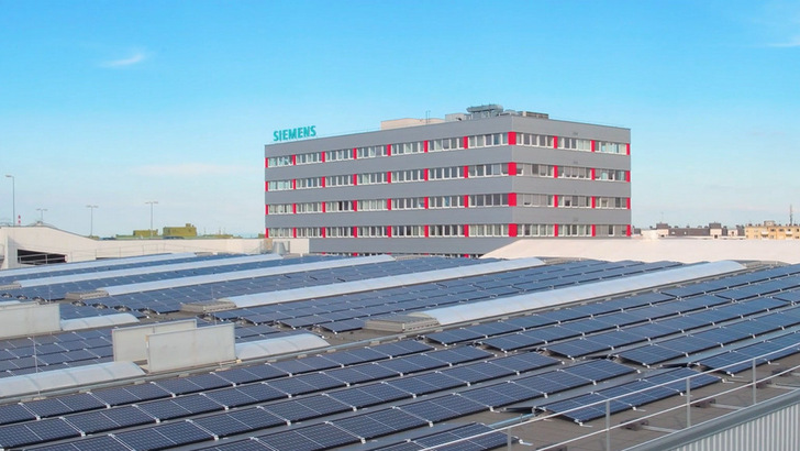 The solar plant on the roof of the Siemens Mobility Austria factory in Vienna has a capacity of one megawatt. - © Siemens Mobility Austria
