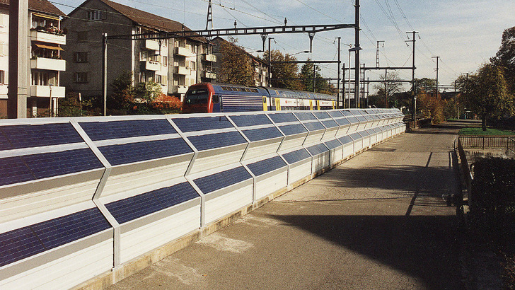 Building noise barriers with solar panels is a good solution, but it has limitations. - © TNC Consulting
