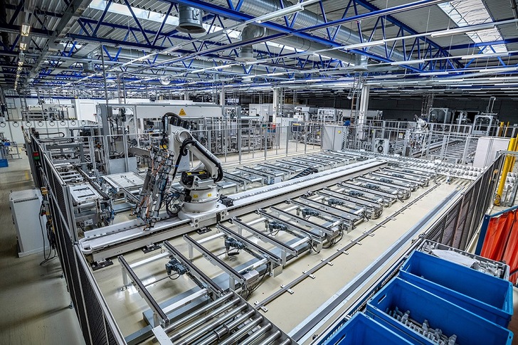 Recently Meyer-Burger ramped up a new production line for high-efficient solar modules in Freiberg/Germany. - © Meyer-Burger
