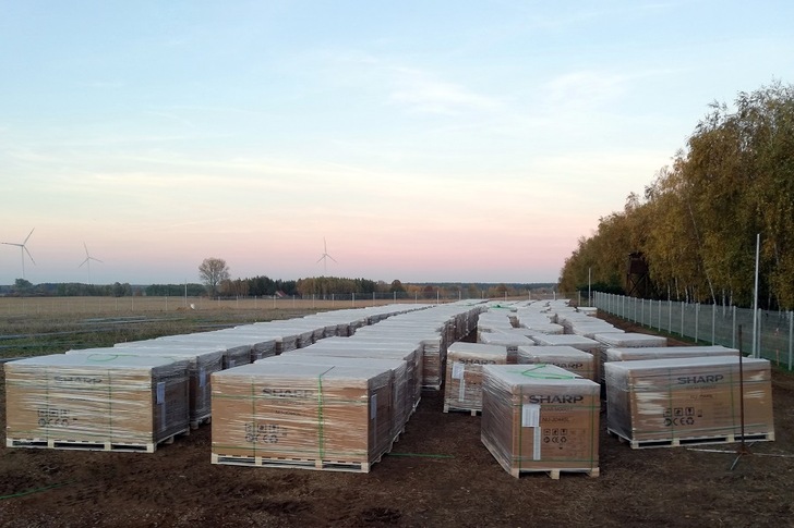 Sharp and Dalasina realizing a first 10 MW PV park in Poland.