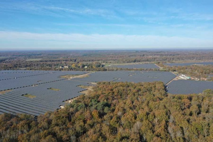 Q Cells delivered low-carbon footprint sola rmodules to the 55 MW  project site in Gien, which was partly co-funded by local residents. - © Q Cells
