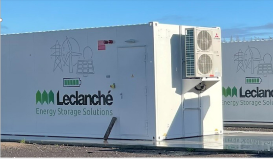 The new storage system features a combination of Leclanché’s lithium-ion battery storage technology coupled with S4 Energy‘s Kinext flywheel storage.