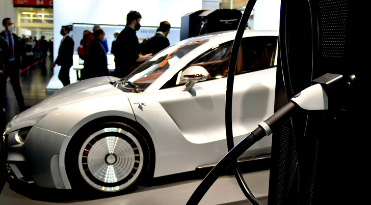 The charging infrastructure rollout must keep up the EV market growth. - © Solar Promotion GmbH
