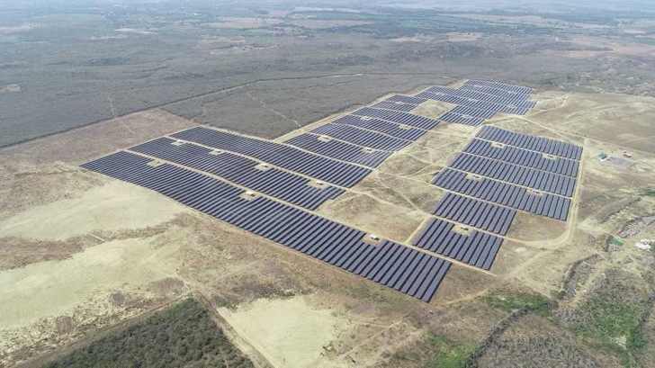The Montecristi Solar Park: Over an area of two square kilometres, the project developer F&S Solar installed 215,000 photovoltaic modules generating 58 megawatts. - © Lapp
