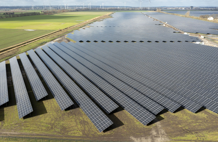 150 MW solar park in  Alttrebbin, Brandenburg/Germany. - © Paul Langrock.de
