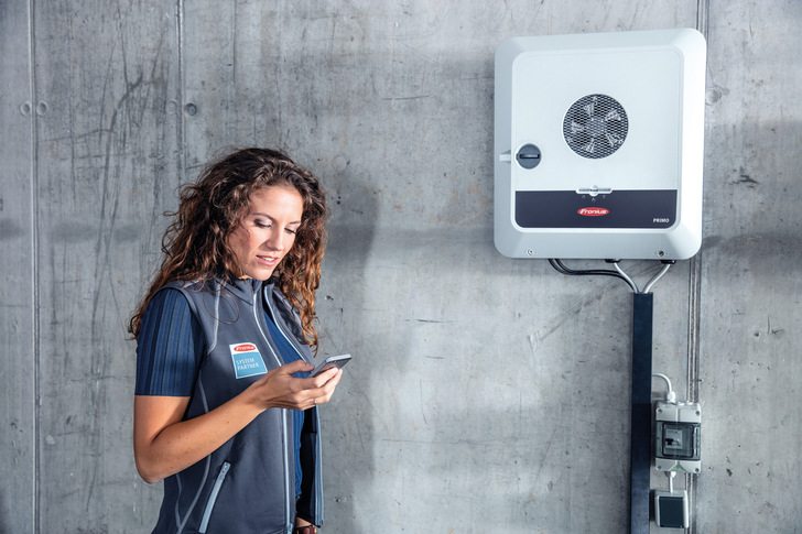 The Fronius GEN24 Plus hybrid inverter covers the entire range of photovoltaics, storage systems, backup power, heat and e-mobility.