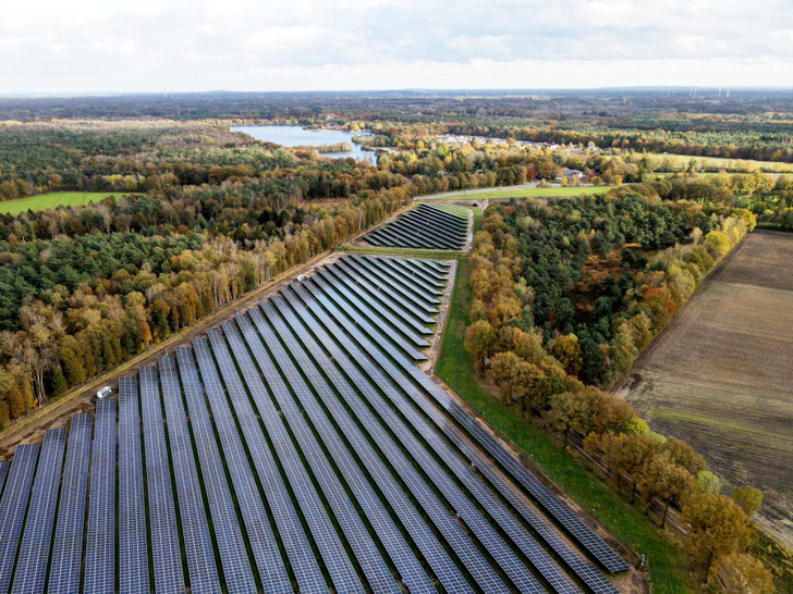 The solar park "Losser" is located in the Dutch province of Overijssel and has a total capacity of 26.9 MW. - © Belectric
