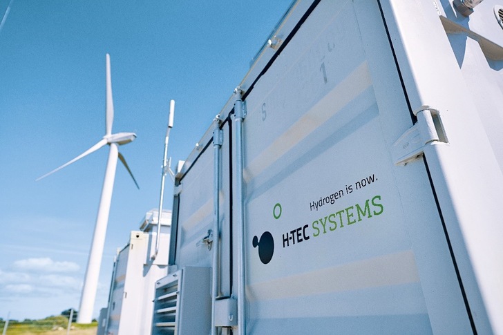 “On the path toward achieving climate neutrality, hydrogen plays a key role for sectors […] in which direct electrification is not possible.”