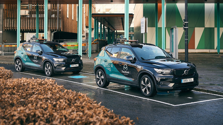 In Gothenburg, Volvo and Vattenfall are jointly testing if the wireless charging of electric taxis works.