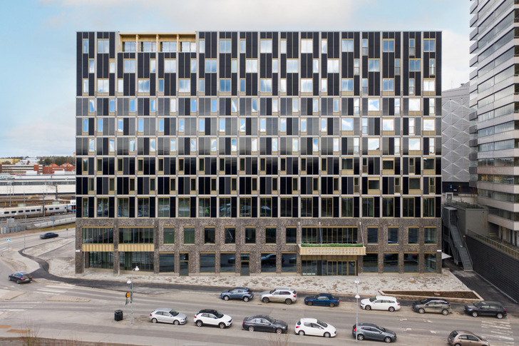 712 glass-glass BIPV modules of ML System are installed at  Aeres Hogeschool Almere (Netherlands). - © Lasse Olsson
