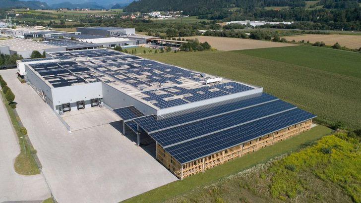 Putting their money where their mouth is: The solar roof of Sonnenkraft's new production facility - © Sonnenkraft
