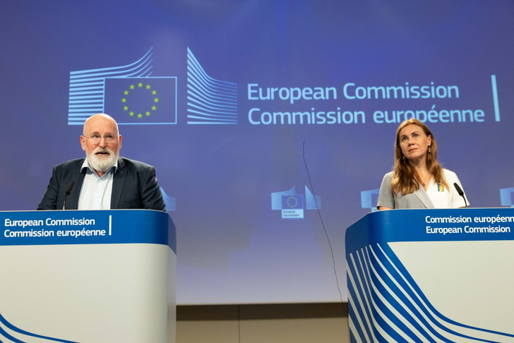 EU Vice-President for the European Green Deal, Frans Timmermans, and EU Energy Commissioner Kadri Simson present the EU Solar Strategy in Brussels on 18 May 2022.