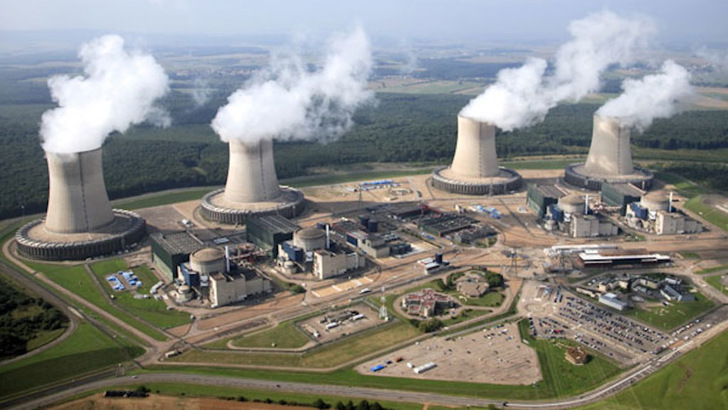 The nuclear power plant in Cattenom is located directly on the borders to Germany and Luxembourg. The first reactor was connected to the grid in 1986, the year of the Chernobyl nuclear disaster. Meanwhile, four reactors provide a total of 5.2 gigawatts. - © EDF France
