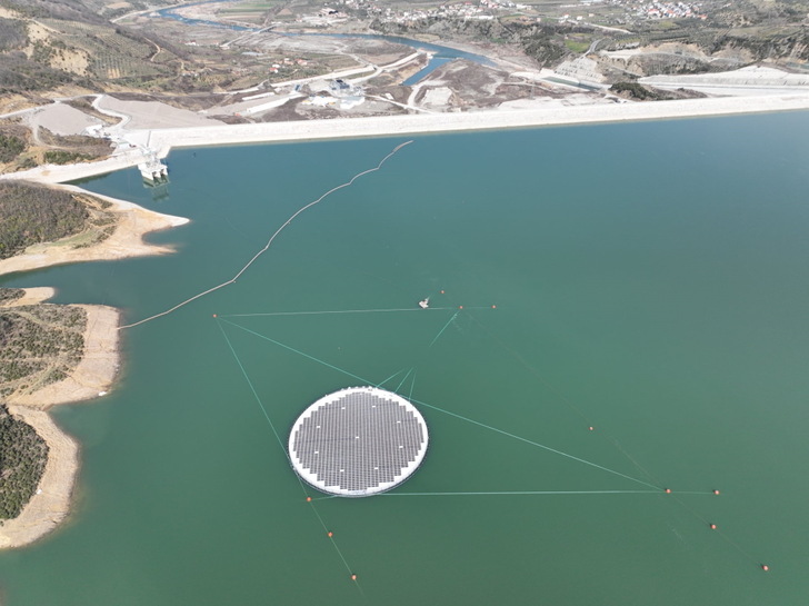 PV floating project on the Banja Reservoir/Albania. - © Statkraft
