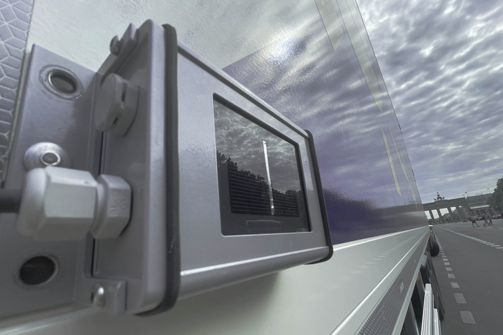 A test vehicle from the Rhenus Group is already operating with solar measurement technology from Sono Motors.