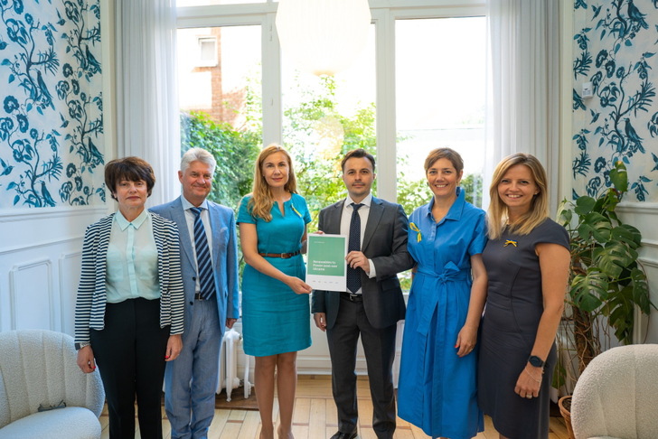 Representatives of renewable energy associations and EU Commissioner Kadri Simson (third from left) reinforced the EU’s determination to support Ukraine – also in the field of the energy transition.