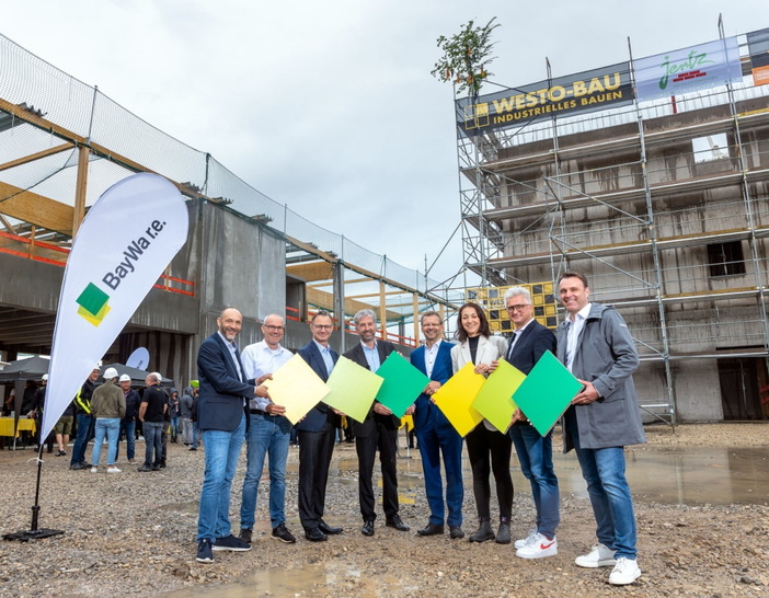 Official topping-out ceremony for the new BayWa r.e. building.