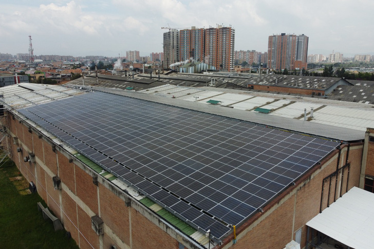 Rooftop of the textile company Lafayette of 2,800 m2 with 1,050 panels installed and 5 Fimer PVS-100 inverters. - © Fimer

