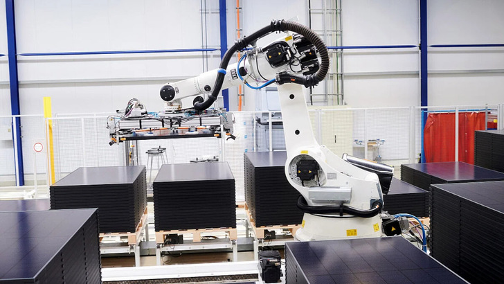 Fewer modules than originally planned are supplied by the lines at the factory in Freiberg, Saxony.