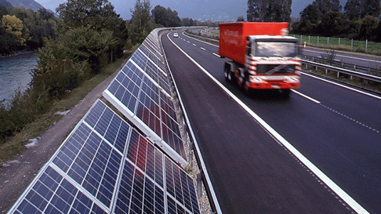 Noise barriers with photovoltaics can contribute to the energy transition. - © TNC Consulting

