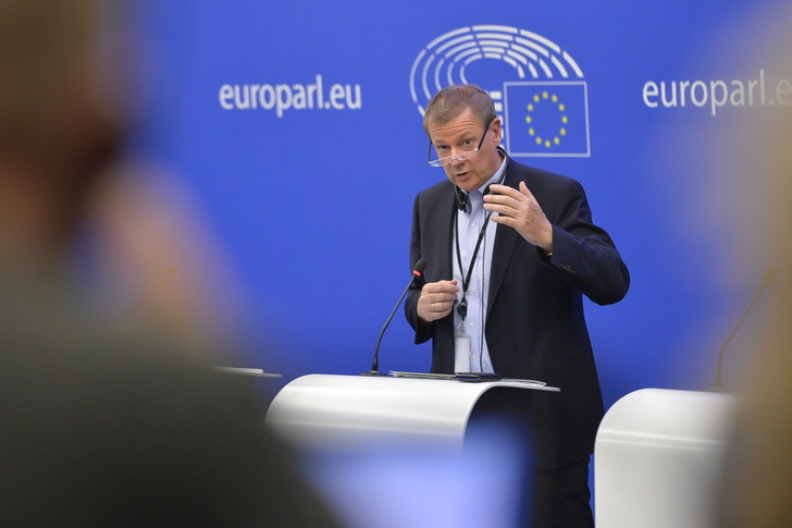 Press conference of Markus Pieper on the revision of the Renewable Energy Directive.