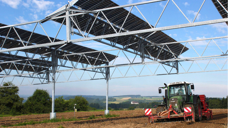 Agriphotovoltaics offers a lot of potential in the fight against the climate crisis. - © Fraunhofer ISE
